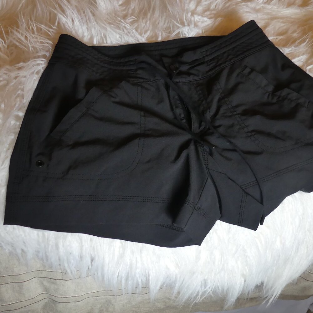 Athleta Costa quick dry shorts with zipper and snap at waist black size 0